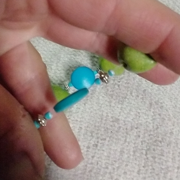 Blue green beaded stretch bracelet - Picture 2 of 2